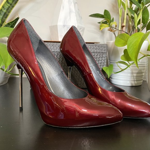 Stuart Weitzman Dagger Pump (Size 9) - Picture 1 of 11